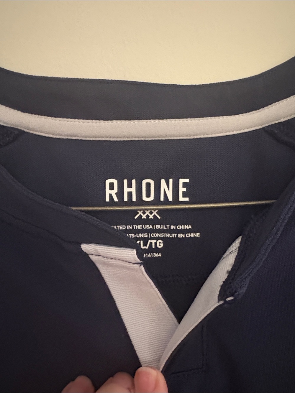 RHONE Delta Pique Notch Neck Short Sleeve Tee in Navy with White Trim XL - Picture 2 of 5